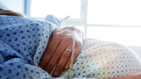 Servicio de Salud deberá pagar millonaria multa a padres que perdieron a su hija por maniobra de parto prohibida